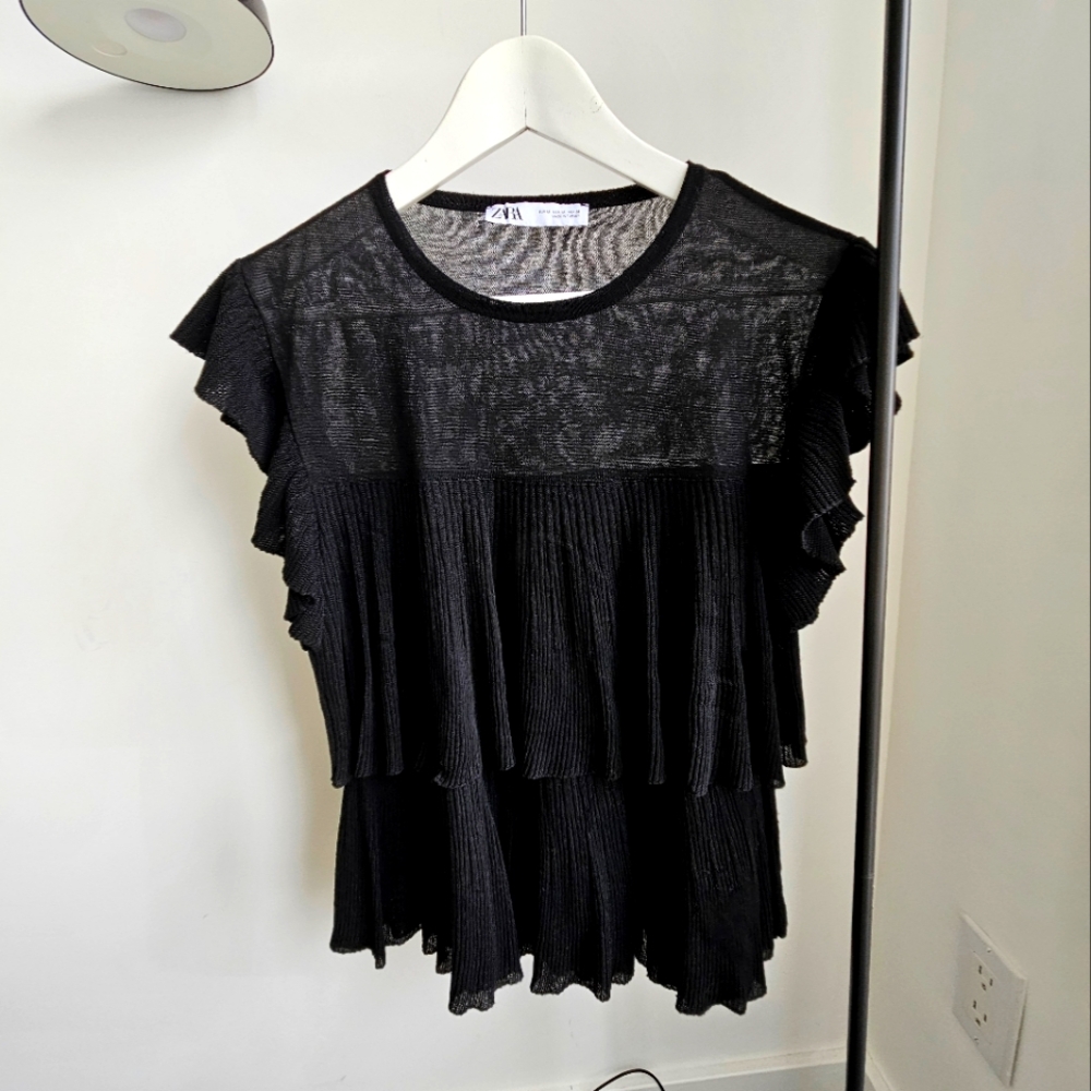 Zara Black Knit Top layered Size M